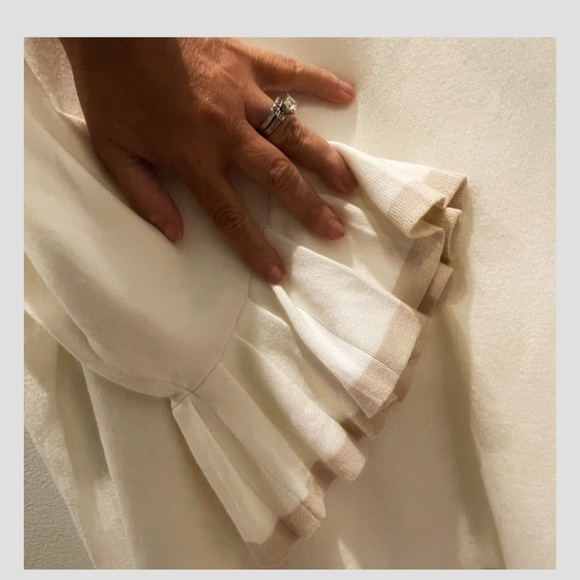 NWT The Limited Top Long Sleeve Tunic Trumpet Sleeve Marshmallow Sand Tip Sleeve - Picture 2 of 7